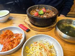 烤牛肉石锅饭-金达莱冷面百年石锅饭(宾馆胡同店)