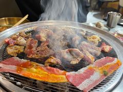 -围炉肉舍•炭烤活鳗•丹东海鲜烤肉(步行街店)