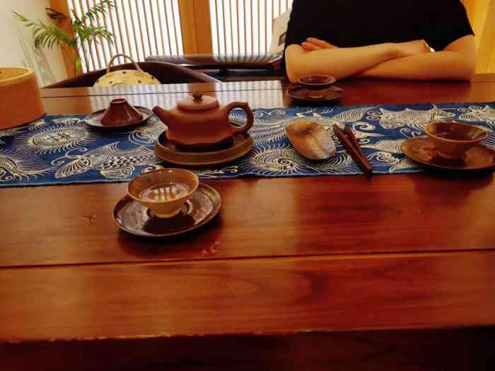 打分 和朋友来喝茶,谈计划书,选了这间屋,环境很舒适,古色古香