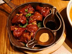 个旧烤猪蹄-云海肴·汽锅鸡·云南菜(天山百盛优客店)