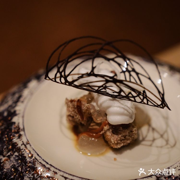 搭配煎蛋造型的迷迭香和芒果酱 萌!