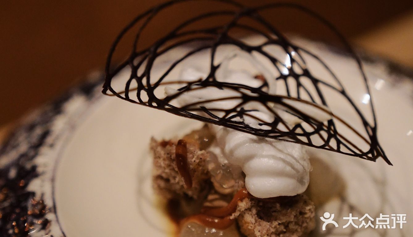 搭配煎蛋造型的迷迭香和芒果酱 萌！