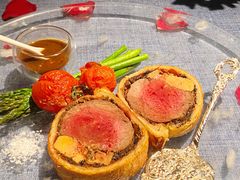 惠灵顿牛排-弦月窗LUNETTE BY AMANDA(复兴路店)