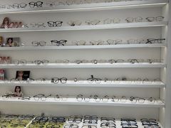 -美式眼镜·授权蔡司.依视路.尼康.豪雅.明月(南翔印象城店)