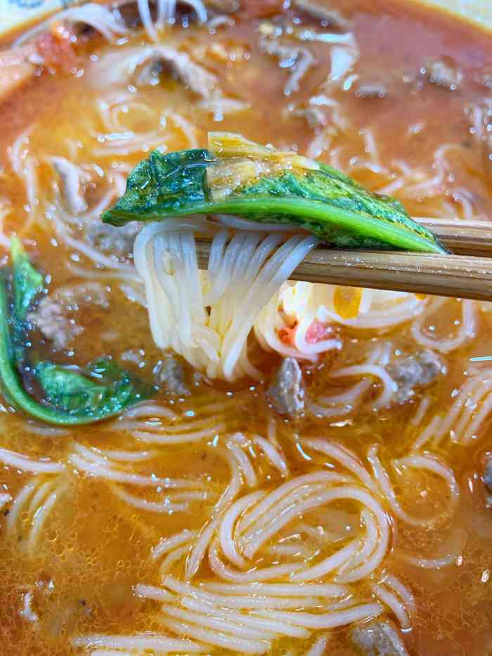 鸡汁米线-"【位置】在妇幼保健院右面,过个马路就到了.