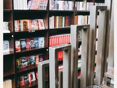 -钟书阁(松江泰晤士小镇店)