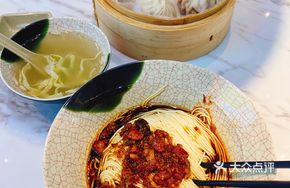 Meat Sauce Noodles with Scallion Oil