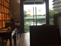 靠窗位-听松楼·花园酒店·自助餐厅(红梅公园店)