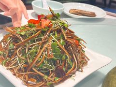 香椿苗拌黑豆腐丝-新侨小馆(东直门北小街店)