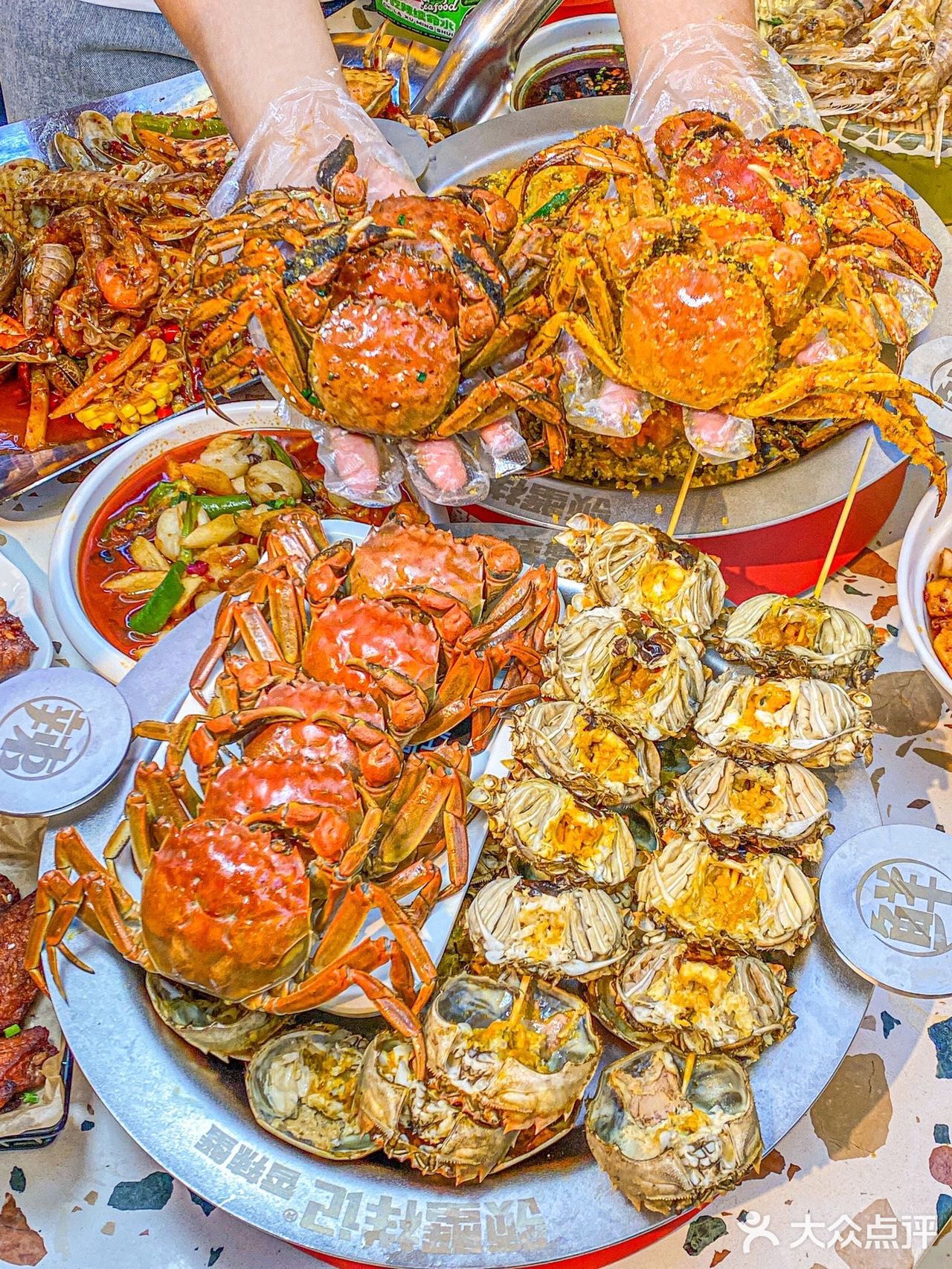 秋天的第一顿大闸蟹你想喝谁一起吃[调皮]