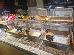 面包甜点陈列柜-风车面包
