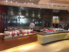 自助取餐区-咖啡苑自助餐厅·中国大饭店