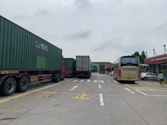 -临港服务区·停车场