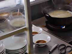 -松树干拌面店