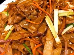 -何妹湿辣牛肉·粤式烧烤砂煲(桂雅路店)