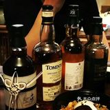 这是一款为三得利创立100周年而上市的威士忌