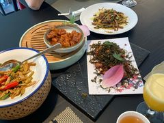新派宫爆鲜虾球-莫干山郡安里度假酒店-桃尖中餐厅
