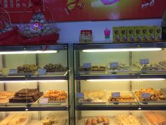 面包甜点陈列柜-四远香糕点(长江道店)