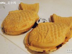 一个巧克力&nbsp;一个红豆的-粉粉乐鲷鱼烧(美罗城店)