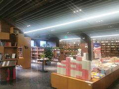 -外研书店(北京外国语大学西校区北外国际大厦店)
