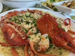 -三亚火车头万人海鲜广场