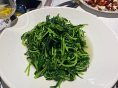 清炒豌豆尖-小河盐帮·私家菜·烤鸭(三元桥·霄云路店)