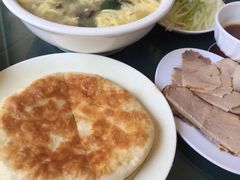 酸辣汤-李连贵酒家熏肉大饼(昆明街店)
