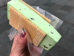 -詹爷爷乌节路街头冰淇淋