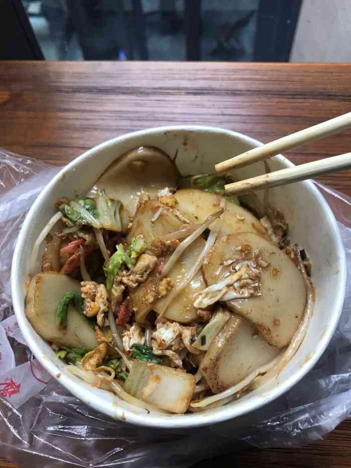 小二蛋炒饭-"新开不久的一家炒饭店,门面很小,也没有桌.