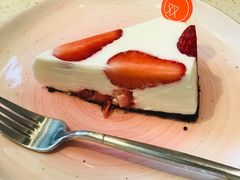 草莓酸奶乳酪蛋糕-双风车咖啡馆 Twin Windmills(六道口店)