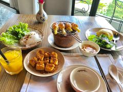 -Cau Go Vietnamese Cuisine