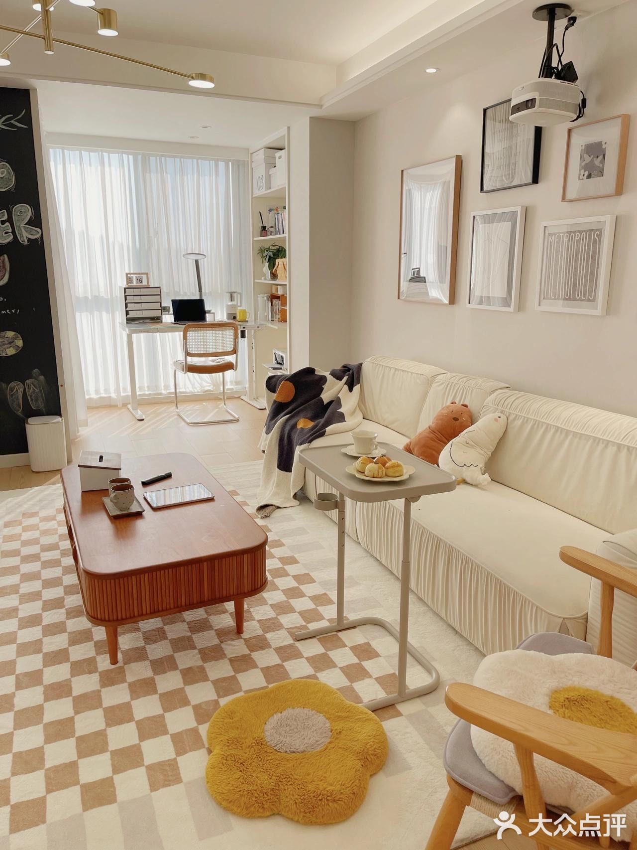 秋天的原木风客厅️暖暖的真好看！