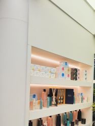 -PE SALON