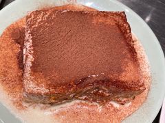 漏奶滑-潮界(虹桥新天地店)