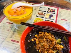 精肉杂酱酸辣粉-阿坤传统手工小吃(沙坪坝店)