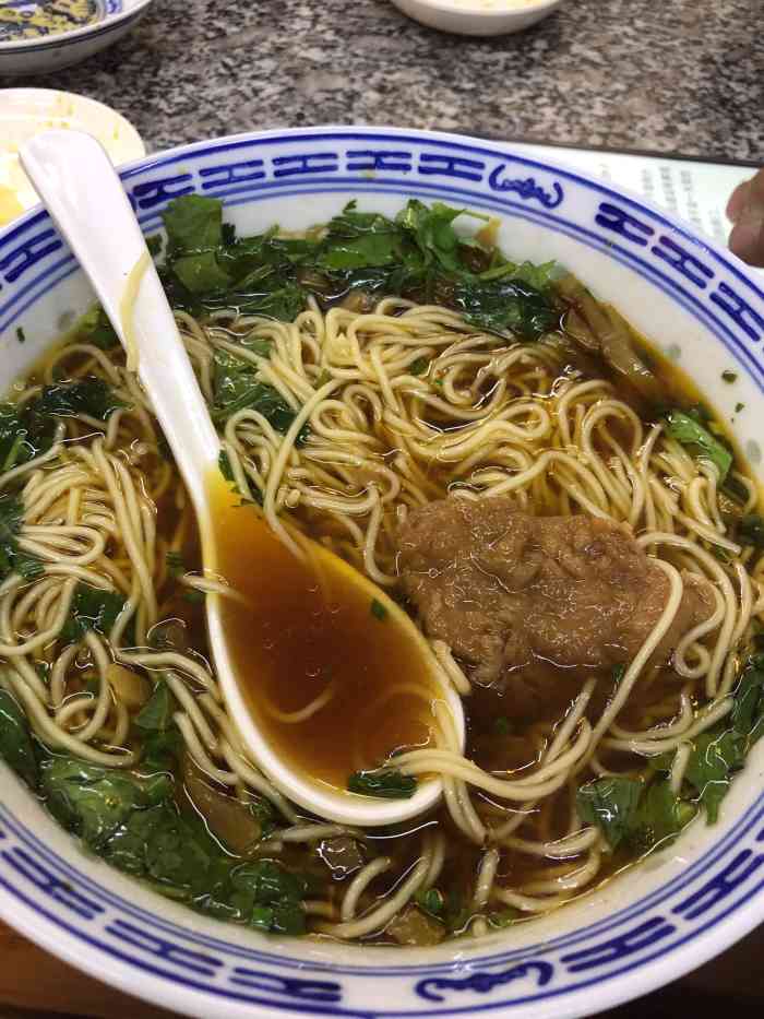 老苏州小吃铺-"新出的枫镇大肉面,汤的味道最好,一股清甜.