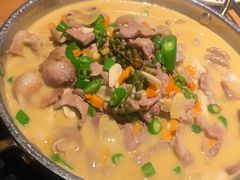 杀猪菜-吃饭皇帝大土家民族菜(正大广场店)