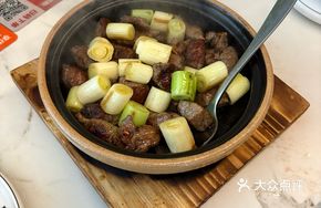 Black Pepper Beijing Green Onion Stir-fried Beef Cubes