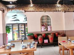 -小白的·非遗东方烤乳猪·海南菜连锁餐厅(椰梦长廊外贸路店)