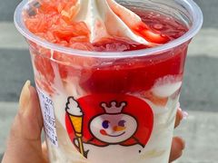 草莓雪王大圣代-蜜雪冰城(鹿山广场店)