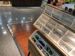 -三叶眼镜城批发市场(上海火车站店)