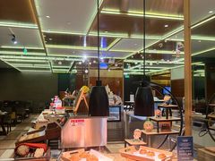-大中华希尔顿酒店-念自助餐·嗨啤·小龙虾