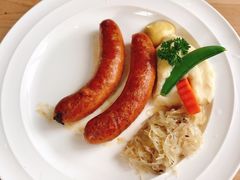 兰巴赫芝士香肠配酸菜土豆泥-LENBACH兰巴赫西餐啤酒坊(大连东港店)