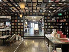 -钟书阁(松江泰晤士小镇店)