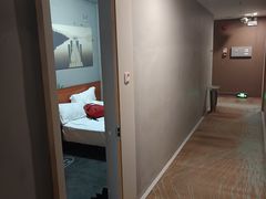 -卡罗酒店(东门晒布地铁站店)