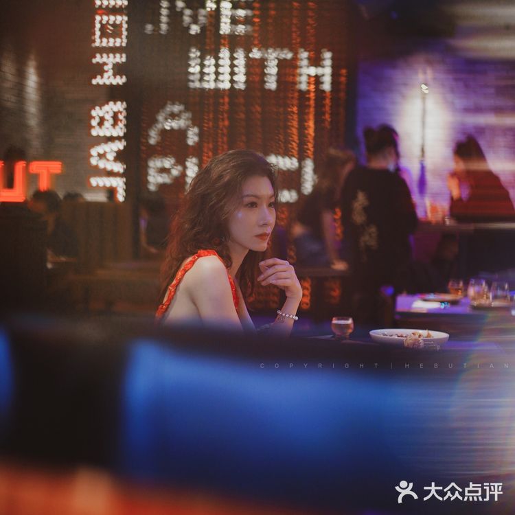 魔都网红 国酿之光来武汉啦!氛围感拉满🍻