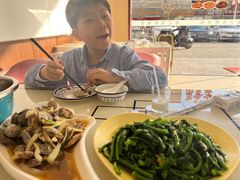 -覃记海鲜美食餐厅