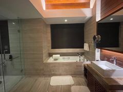 -三亚湾海居铂尔曼度假酒店