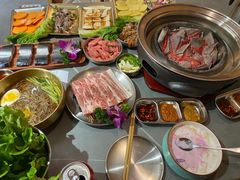 -围炉肉舍•炭烤活鳗•丹东海鲜烤肉(步行街店)