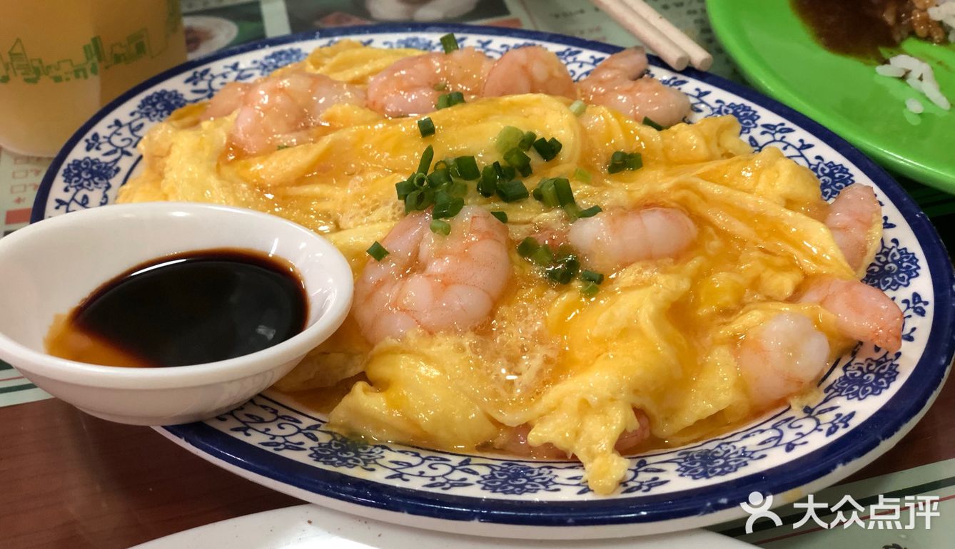 味道没有失望，腐乳空心菜、虾仁滑蛋